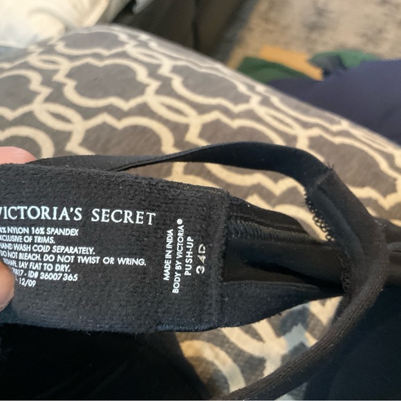 Victoria’s Secret’s Bra - Picture 3 of 6